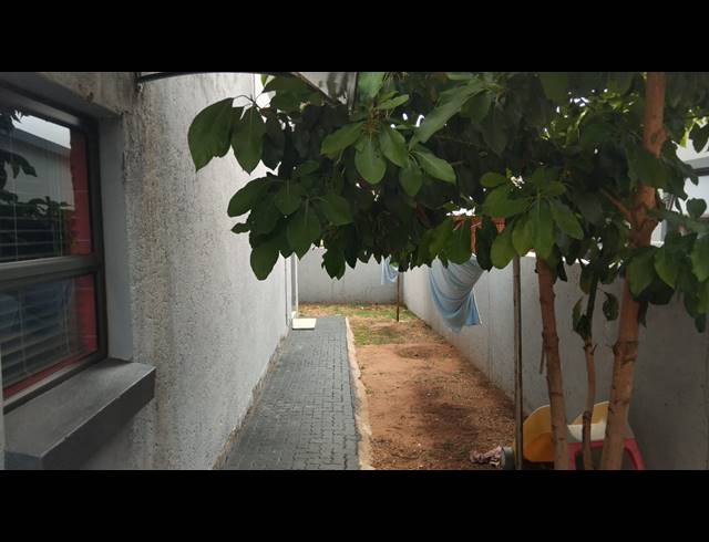4 BEDROOM FREEHOLD FOR SALE IN WOODHILL ESTATE